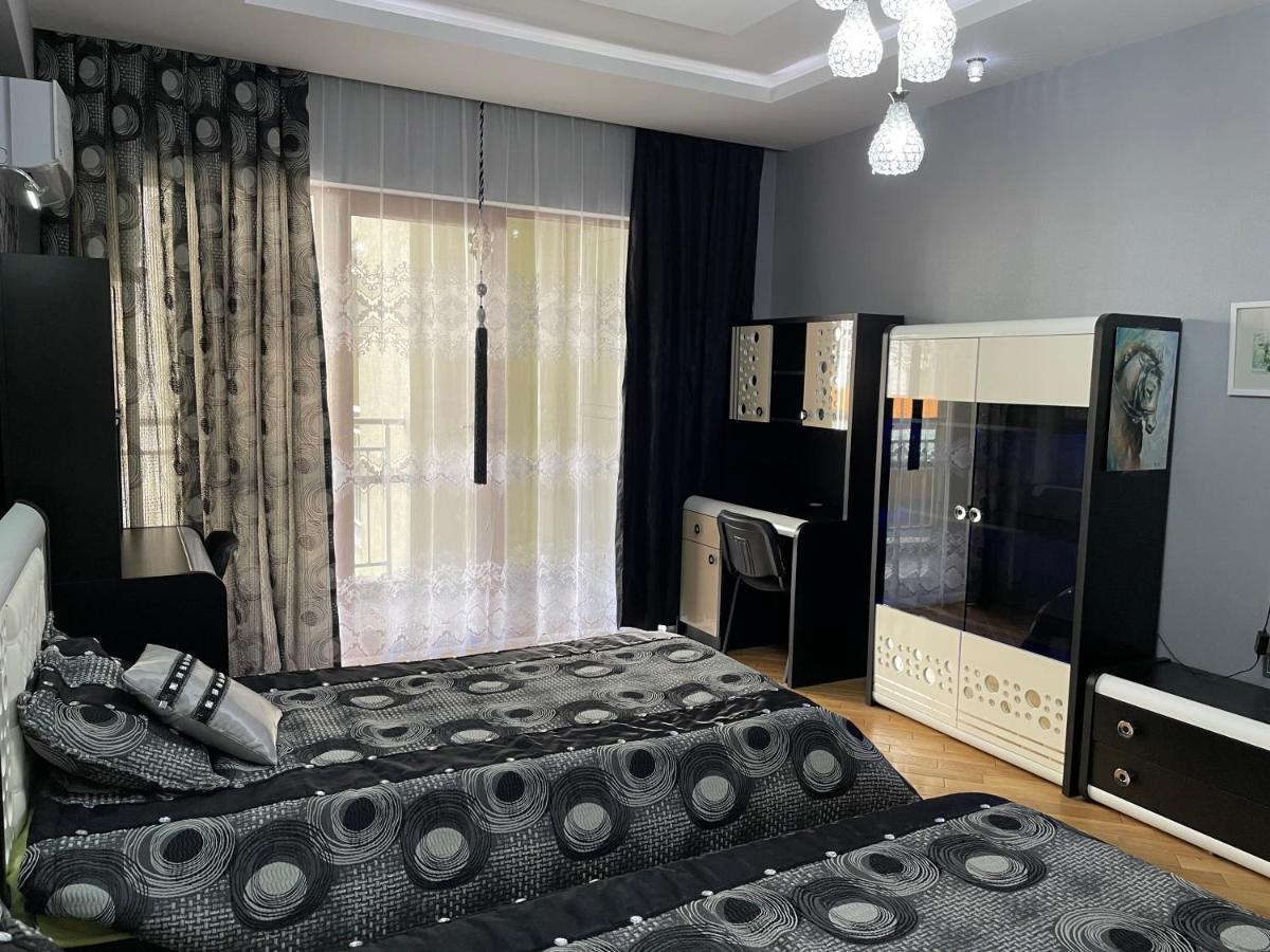 Park Azure Louvre Apartment Баку Екстер'єр фото